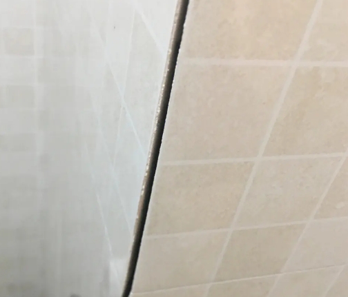 马鞍山市瓷砖空鼓维修公司分享阳台瓷砖脱落的修复过程可以分为以下几个步骤