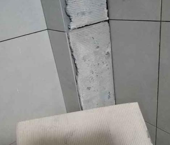 马鞍山市瓷砖空鼓维修公司分享下厨房瓷砖脱落的补救措施。